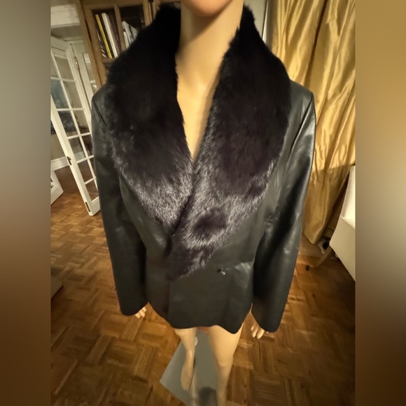 Gorgeous black genuine leather and fur jacket from Neiman Marcus, size 8 - Picture 4 of 17